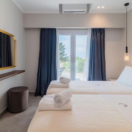 Melena Premium Suites Roda  Luaran gambar