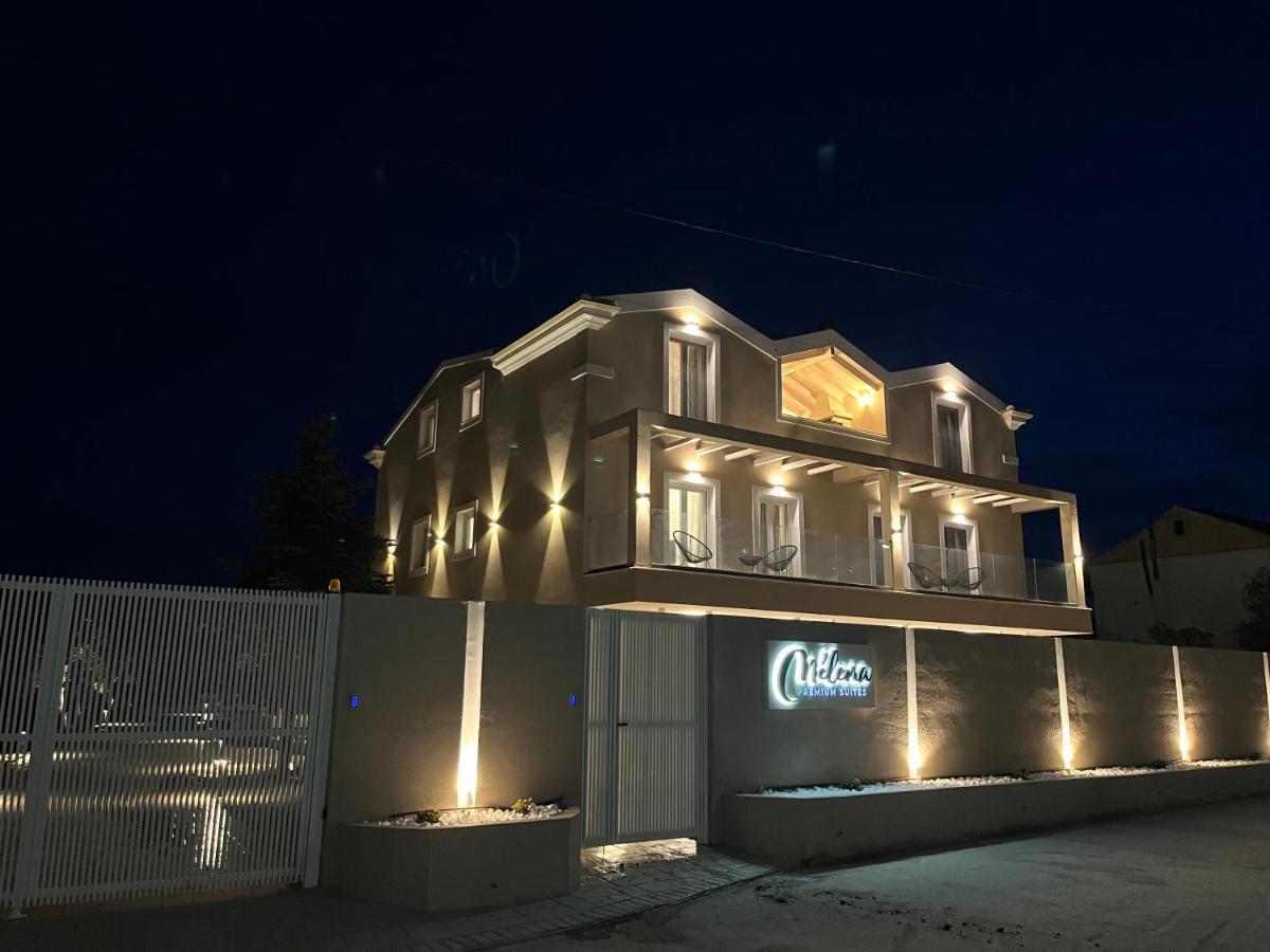 Melena Premium Suites Roda  Luaran gambar