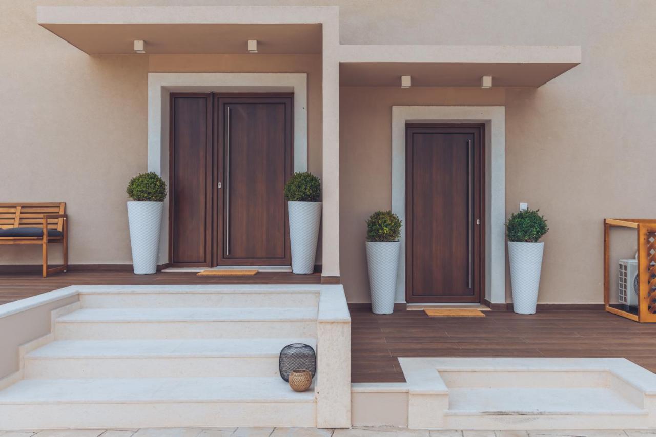 Melena Premium Suites Roda  Luaran gambar