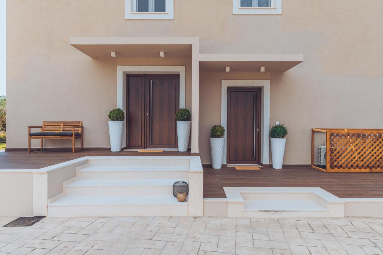 Melena Premium Suites Roda  Luaran gambar